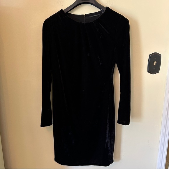 T Tahari Velvet Sheath Dress Size 8 - Picture 2 of 6